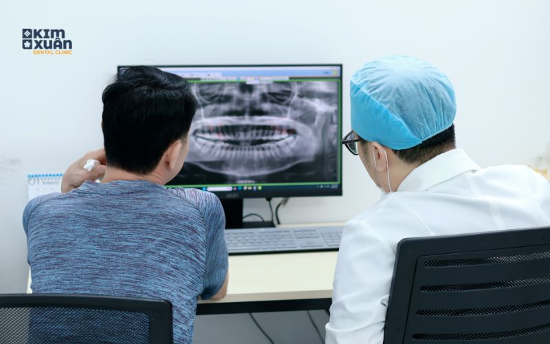 Chụp phim và tư vấn trước khi nhổ răng khôn tại nha khoa kim xuân