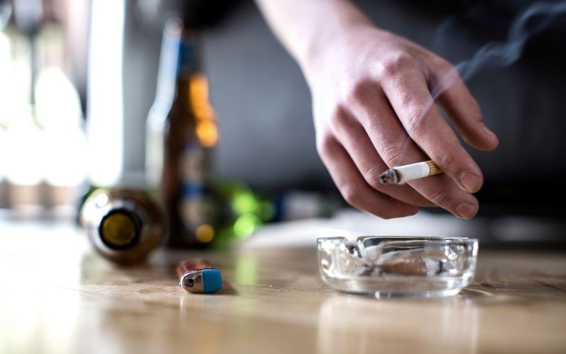 Hút Thuốc Là Coa Ảnh Hưởng Đến Trồng Răng Implant Không